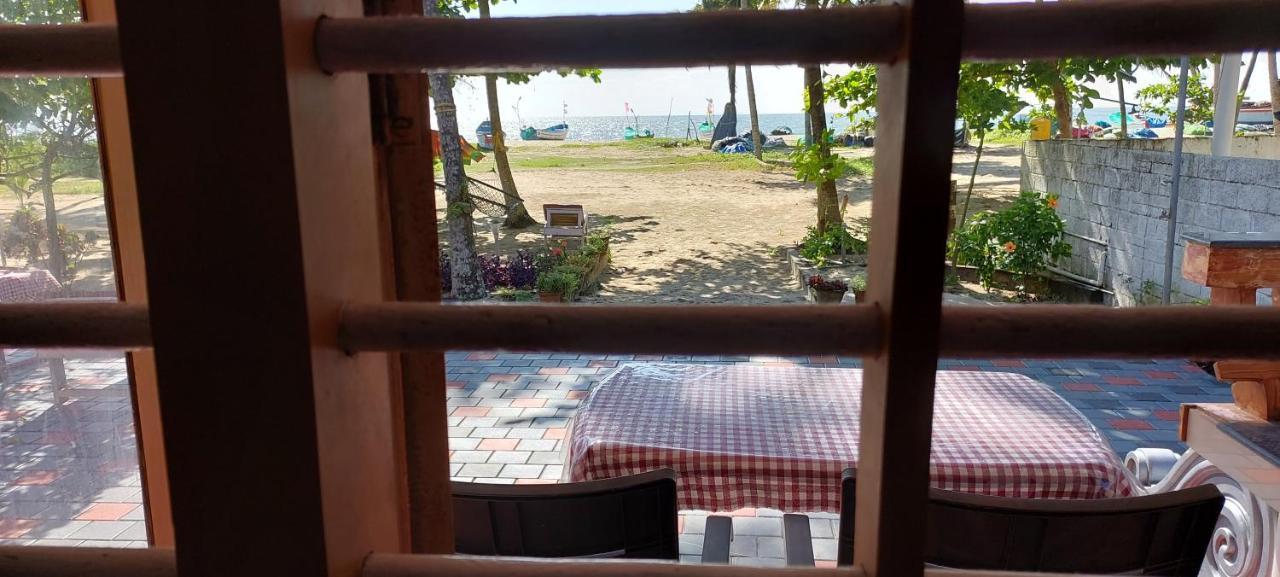 Marari Anna Beach Villa Mararikulam Buitenkant foto